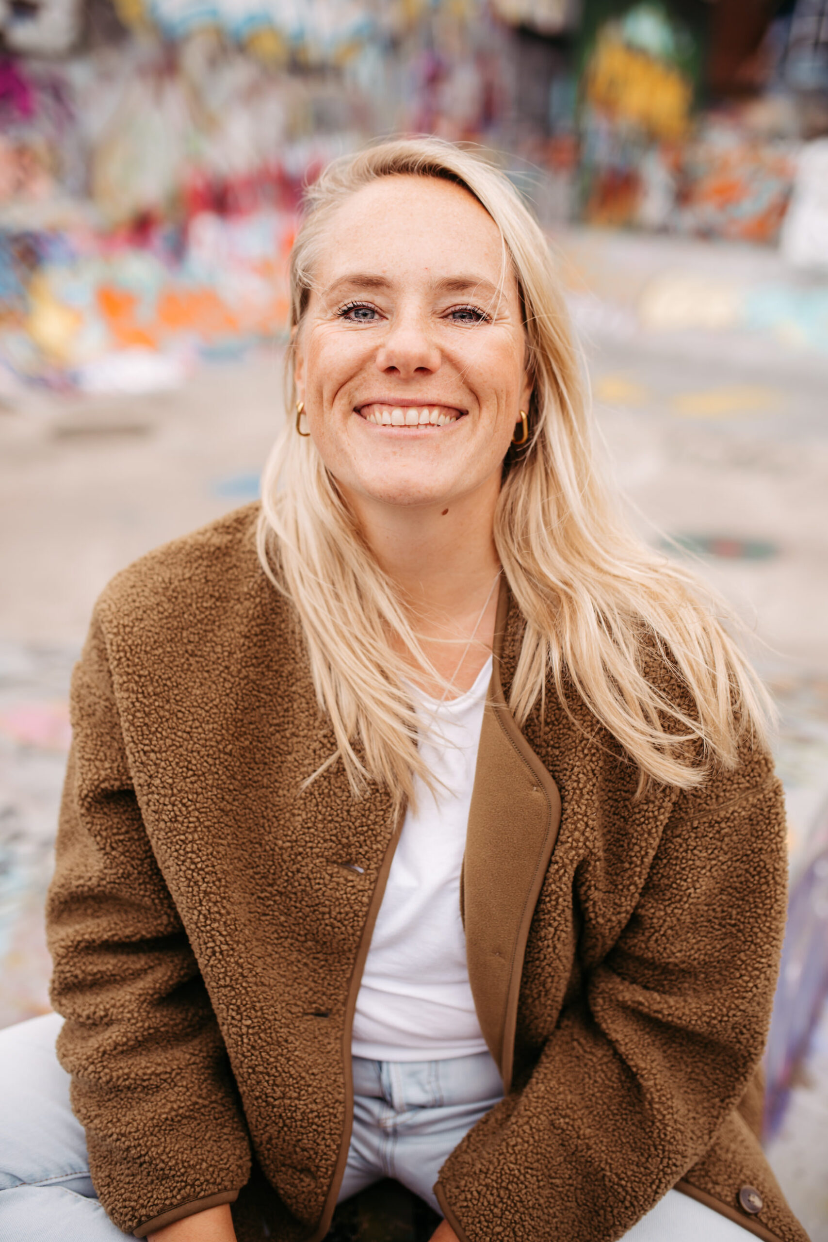 Yogalehrerin. Coach. Surfer. Powerwoman. Yogalehrerin. Coach. Surfer. Powerwoman.